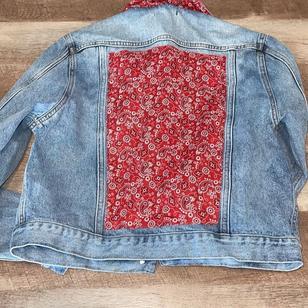 Aqua Womens Button Front Paisley Panel Trim Crop Trucker denim Jacket Blue Small - Image 8