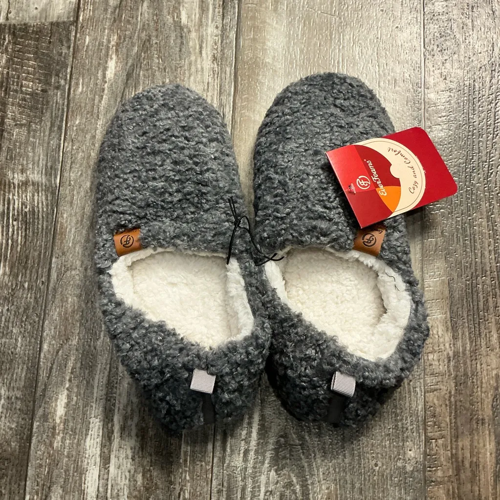 Cozy Gray Women’s Slippers Size 8.5 - Image 4
