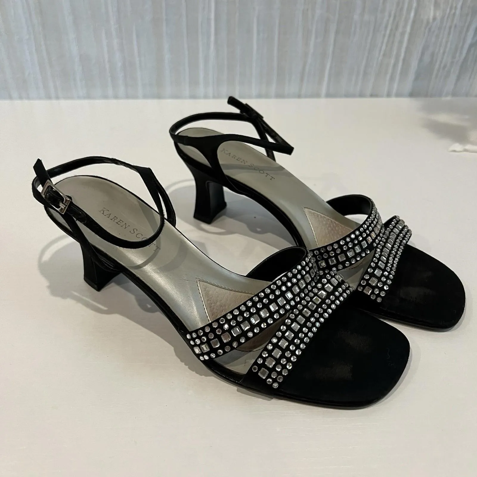 Karen Scott Black Satin Rhinestone Strappy Heels Sparkle Sz 6.5 Leather Soles - Image 5