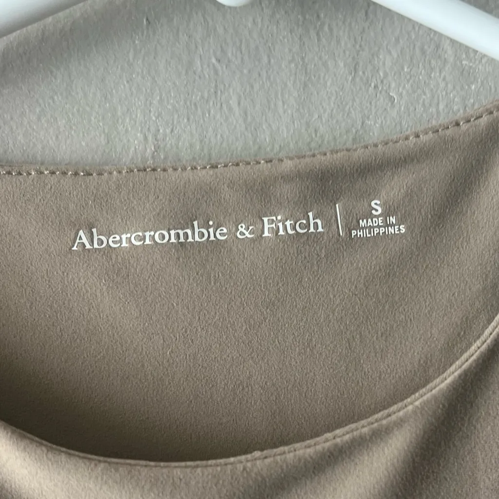 Abercrombie and Beige Fitch Soft Matte Seamless Tee Bodysuit Size Small - Image 2