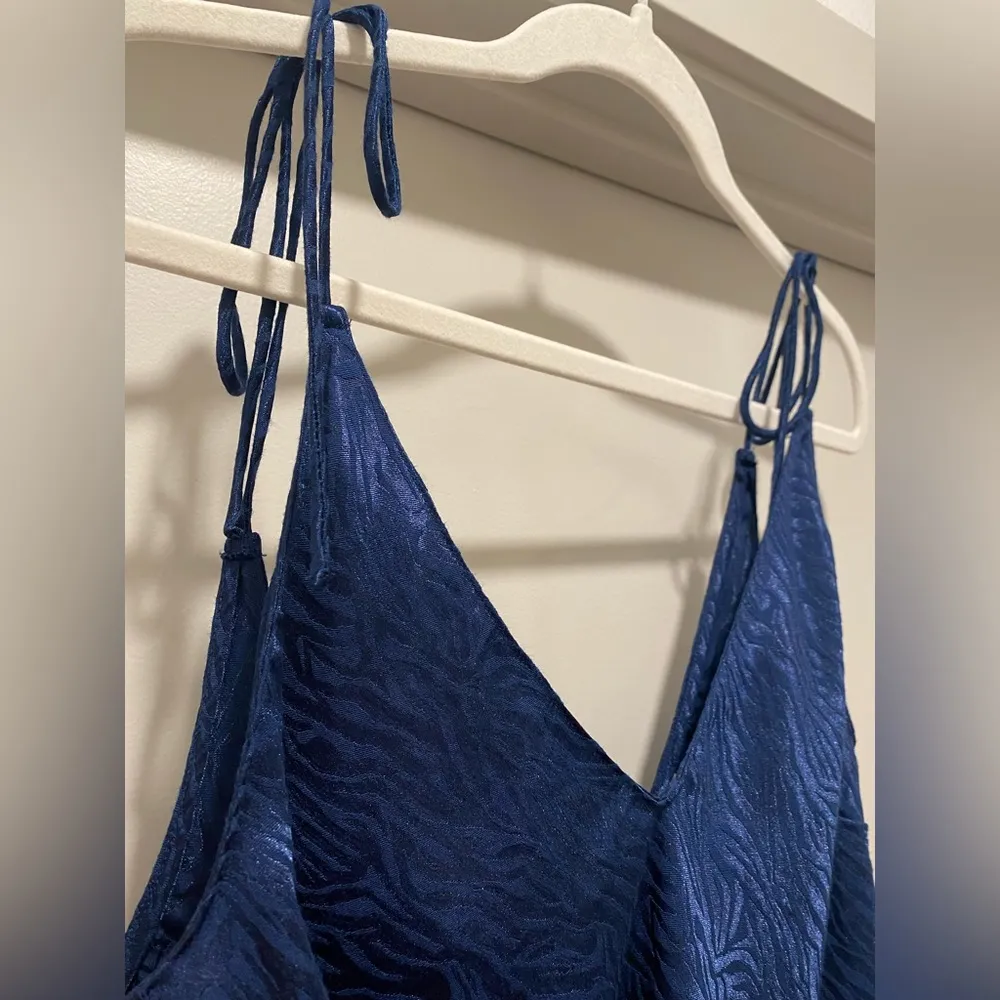 VTG Y2K  Navy Blue Animal Print V-Neck Cropped Tank Top - M - Image 5