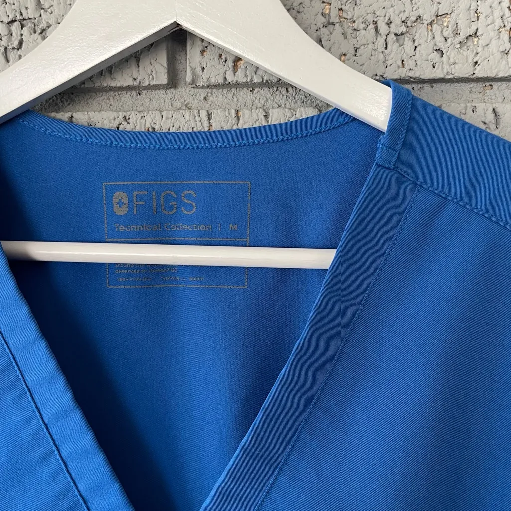 Figs Casma Three-Pocket Scrub Top Royal Blue Size Medium - Image 4