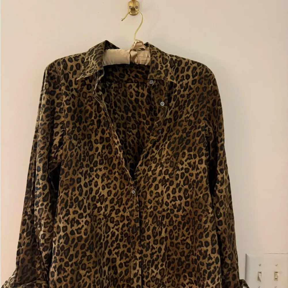 Ralph Lauren  gorgeous leopard button up top size L - Image 2