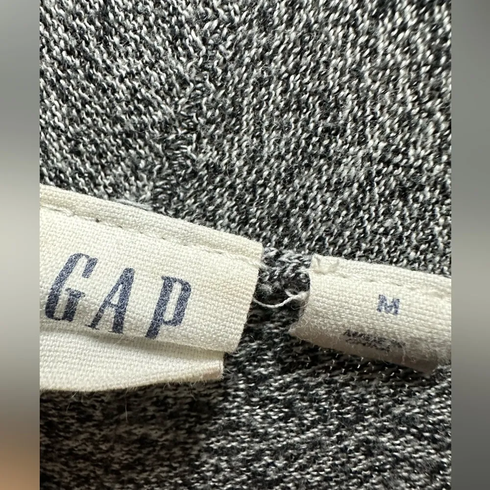 GAP grey cardigan shrug size medium GUC - Image 2