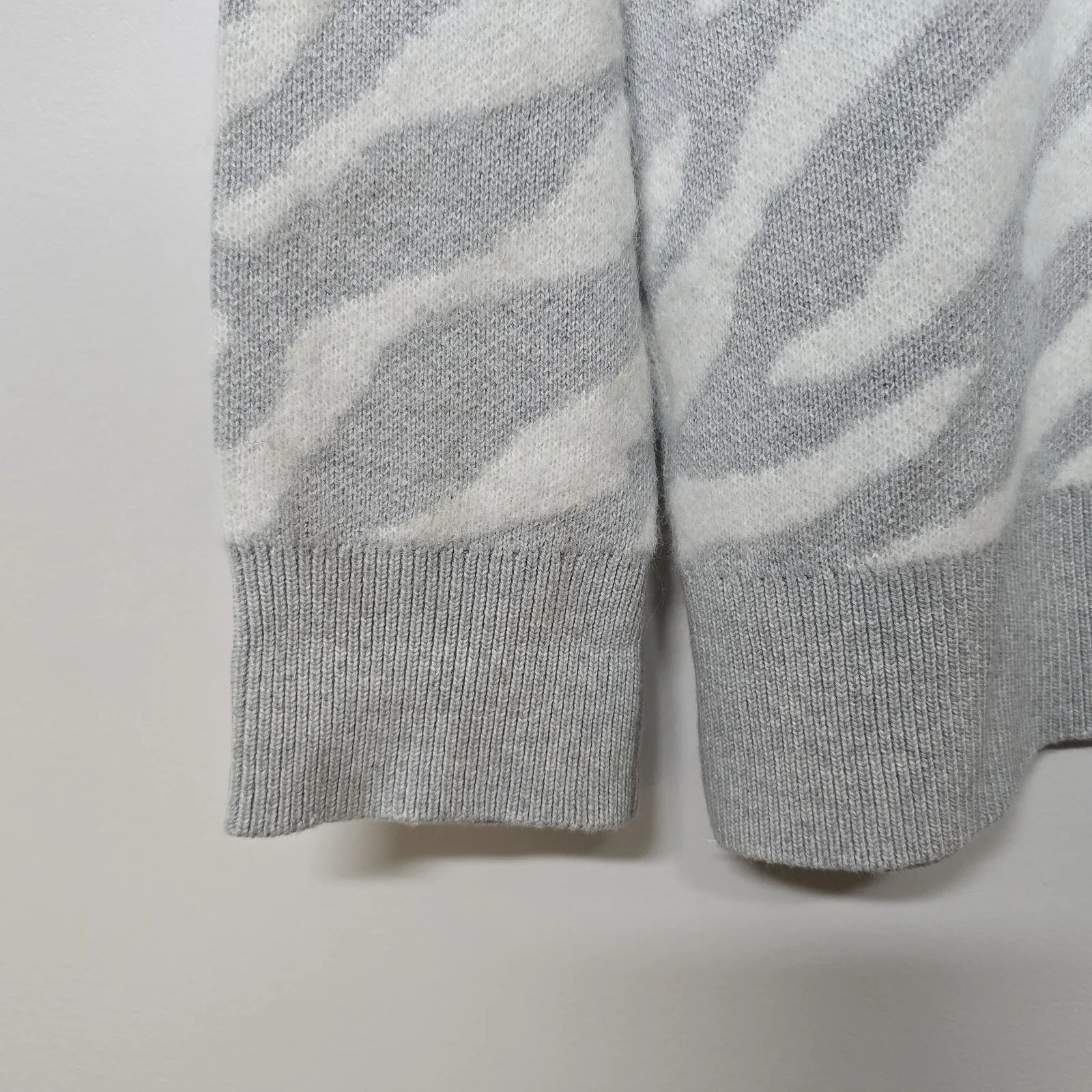 Everlane‎  Wonens Oversized Alpaca Tiger Jacquard Cardigan  White/Gray Sz S NWT - Image 9