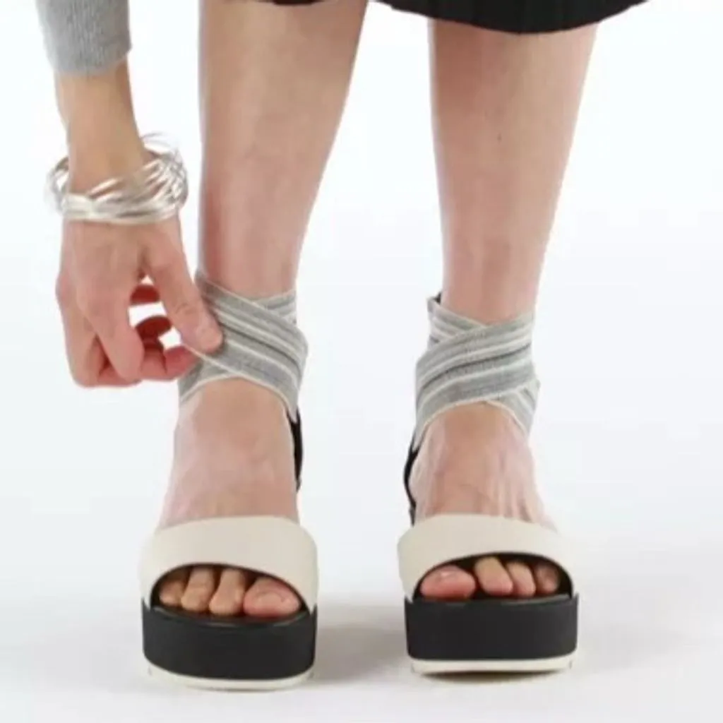 Sorel Women's Cameron Platform Wedge Strap Sandal Black size 9.5 - Image 4