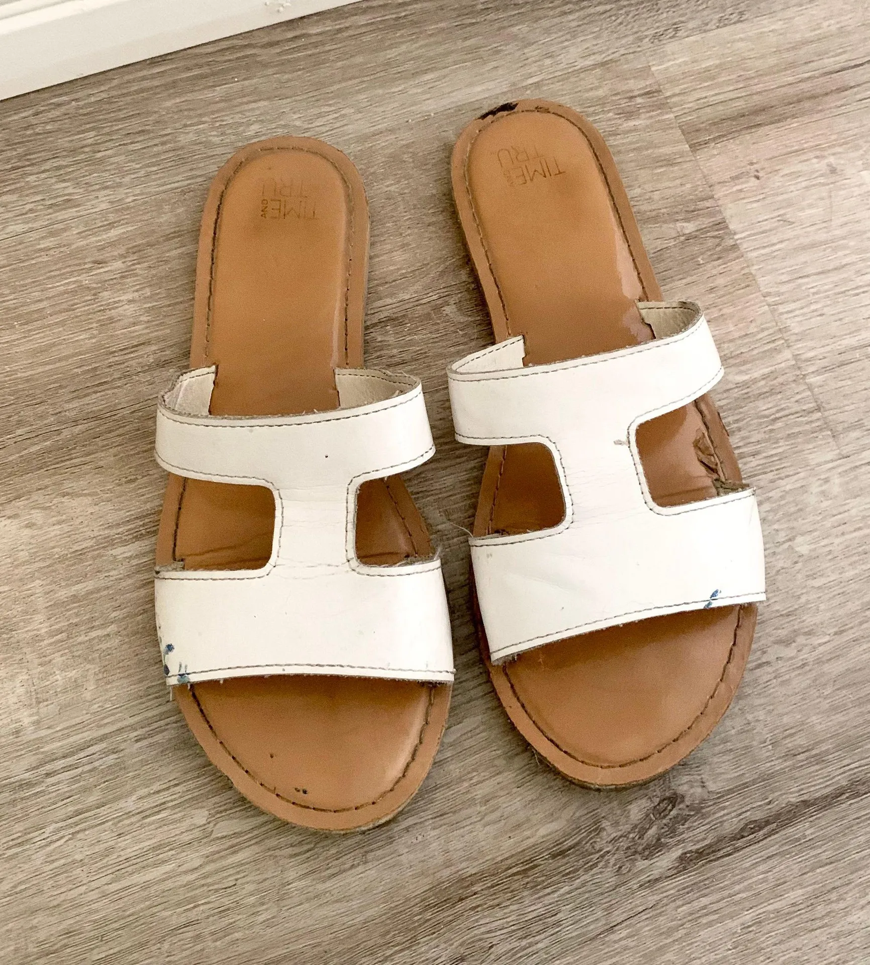 White Cut Out Sandals Size 7 - Image 4