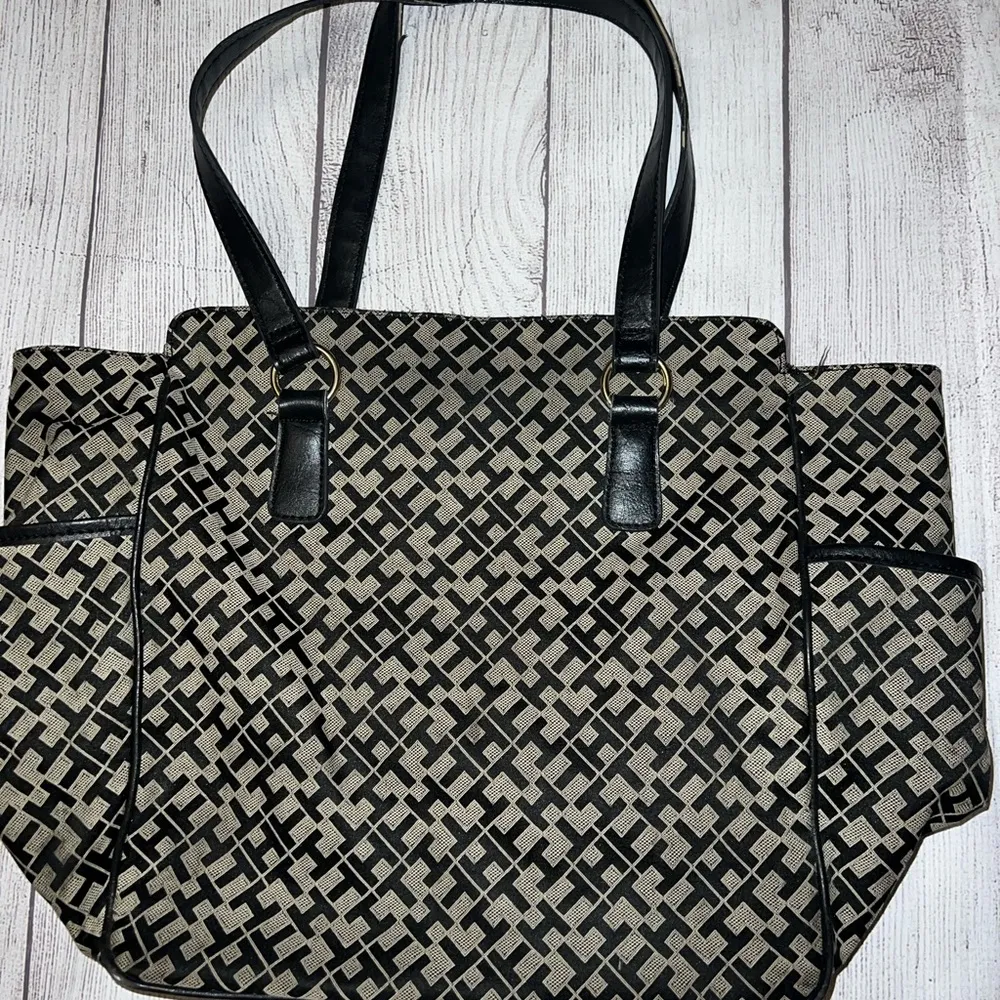 Tommy hilfiger purse - Image 3