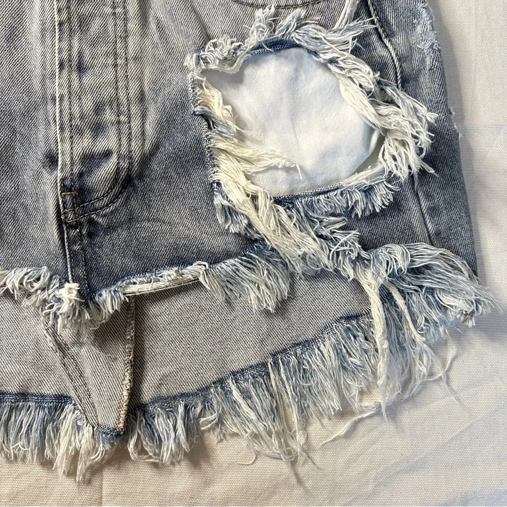 One x One Teaspoon Junkyard Distressed Denim Skirt in Blue Blossom Size 25 - Image 7