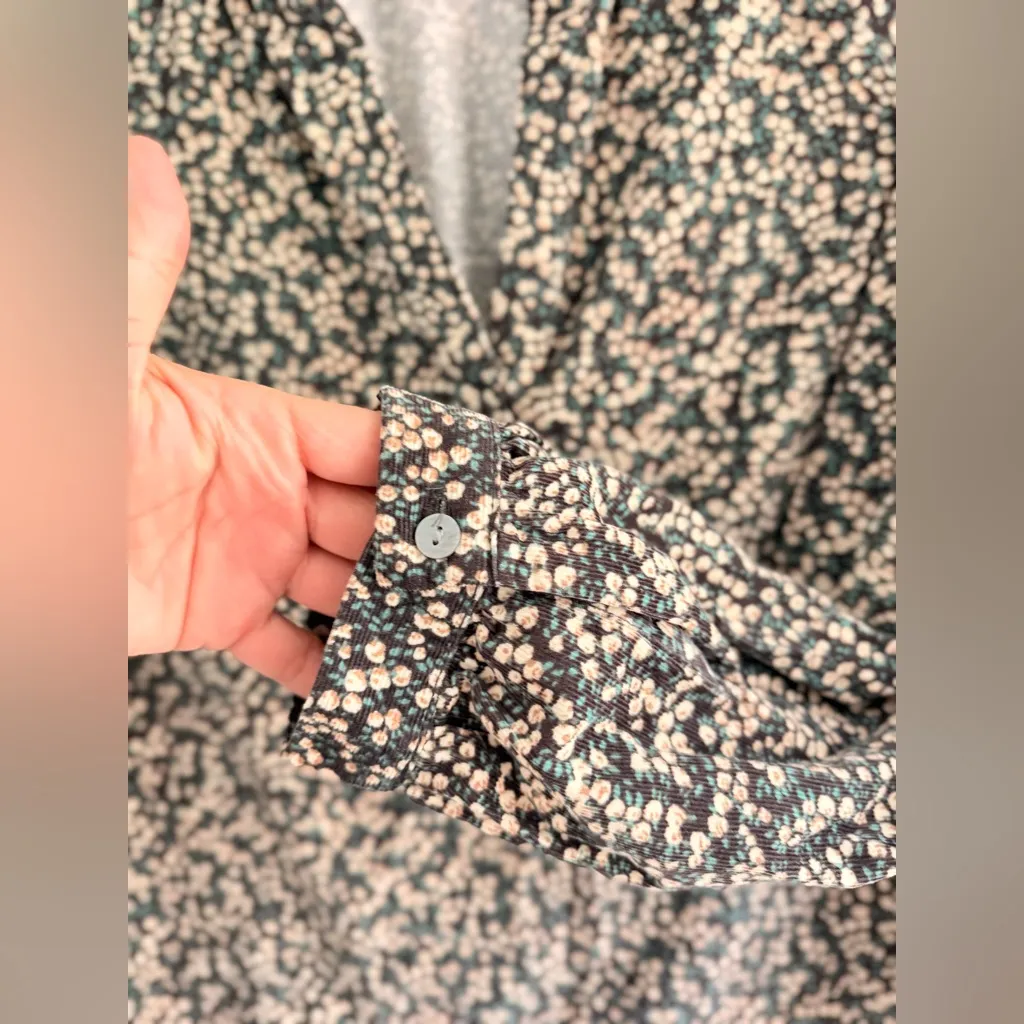 UNIVERSAL THREAD SIZE XSPULLOVER V-NECK TOP DITSY FLORAL MANDARIN COLLAR 2 BUTTN - Image 11