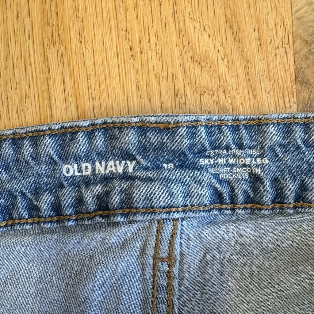 Old Navy Extra High-Rise Sky-Hi Wide‎ Leg Size 18 - Image 4