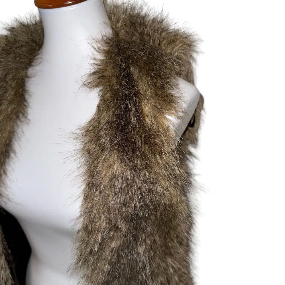 Divided H&M Fuzzy Vest Brown Size 2 - Image 3