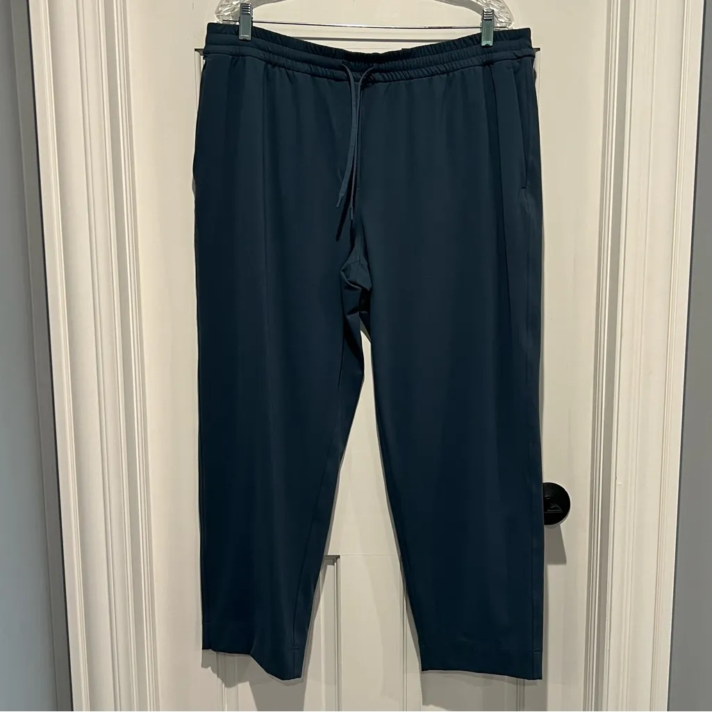 Lululemon Tapered-Leg Mid-Rise Pant 7/8 Length  Luxtreme Iron Blue Size XL - Image 3