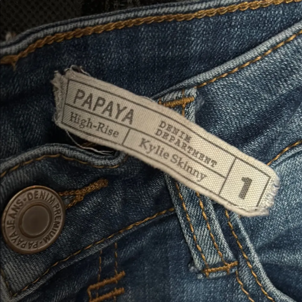 Classic Blue Women's Jeans - Image 3