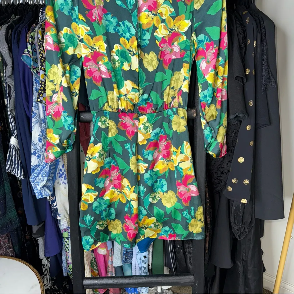 Zara Green Floral Satin Mini Dress with Keyhole Neckline - Image 11