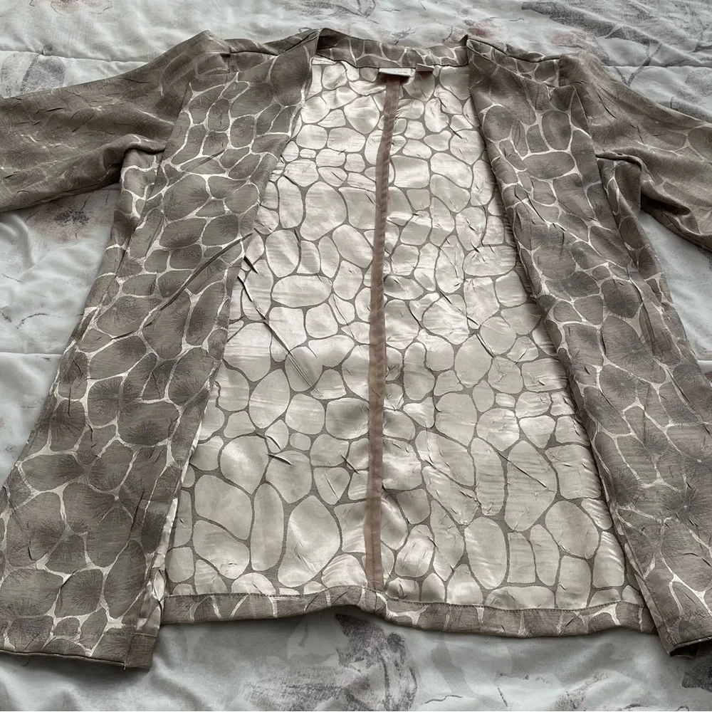 Chico’s Collection snake animal print gold open front cardigan, size 1 or M - Image 5