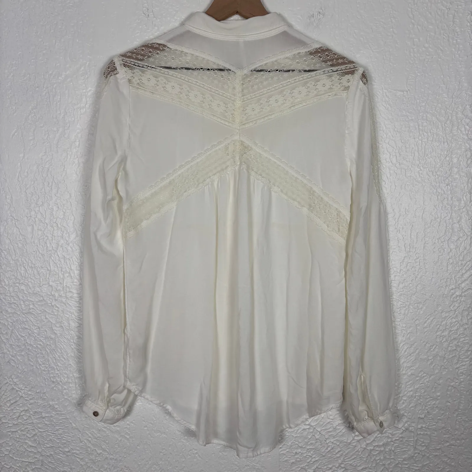Free People White Wild Wind Lace Inset Button Down Top Size XS - Image 4