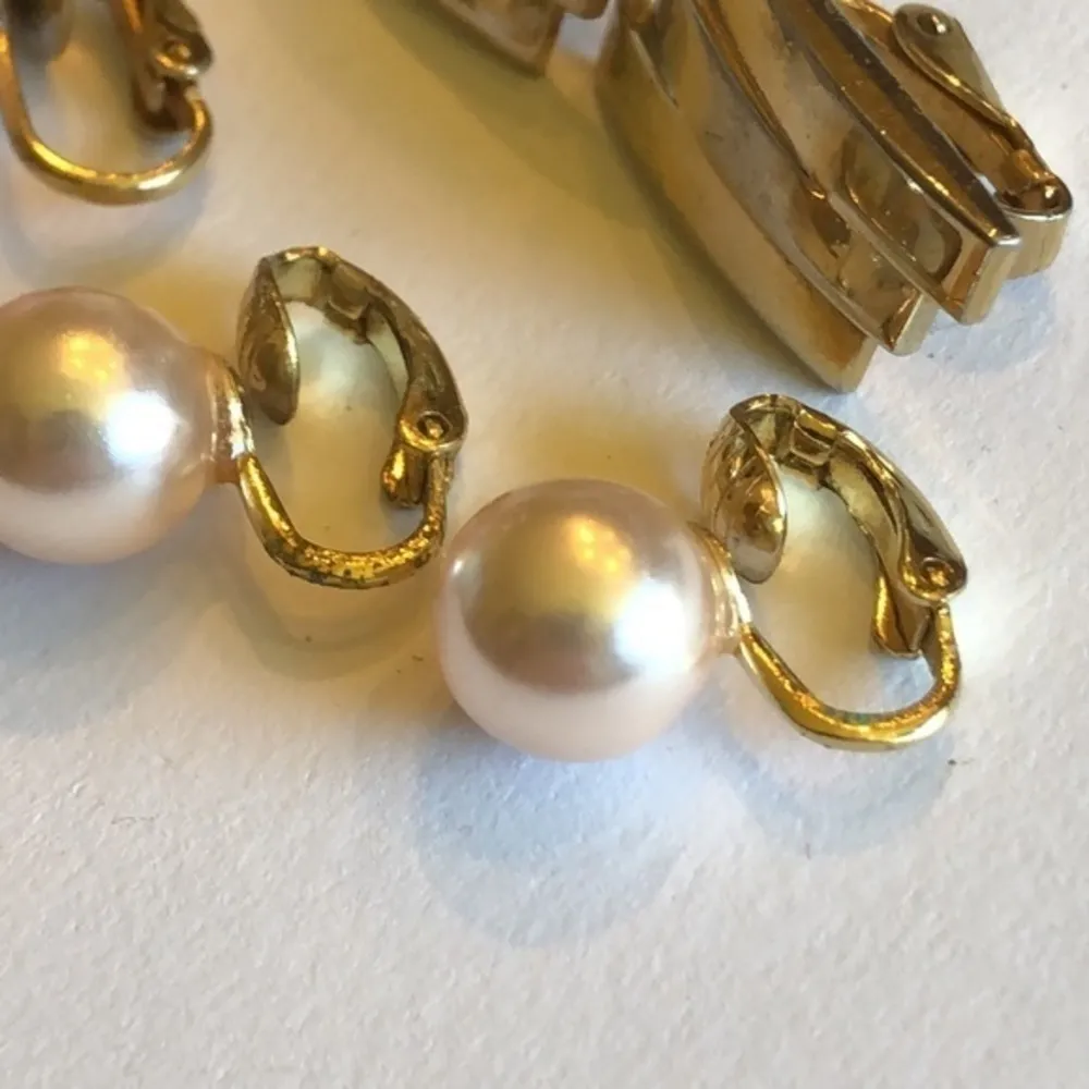 Lot of 3 Clip On Earrings Gold Silver Tone Pale Pink Faux Pearl Marbled Pink - Image 2