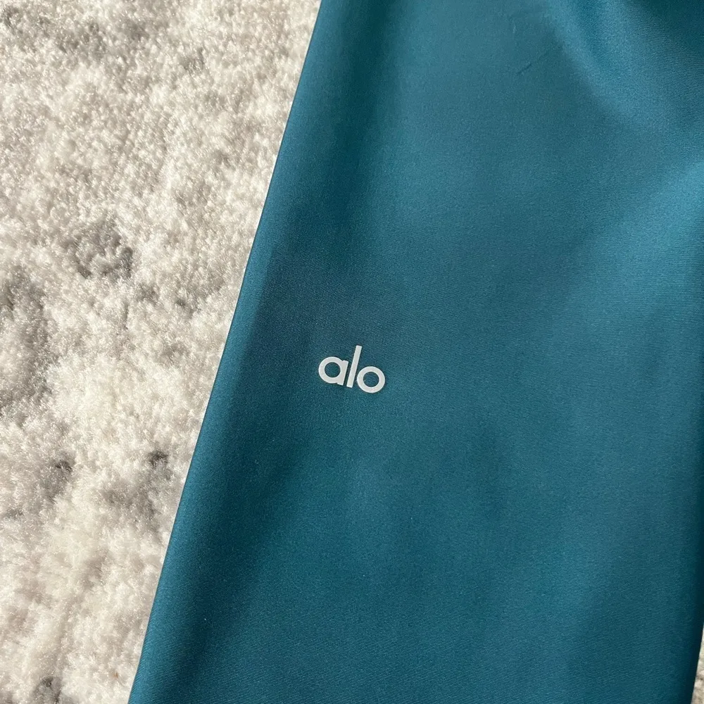 High-Waist Airlift Legging in Galactic Teal - Image 4