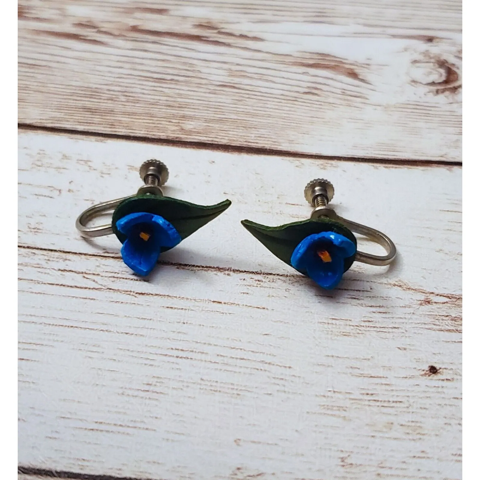 Vintage Screw On Earrings - Image 2