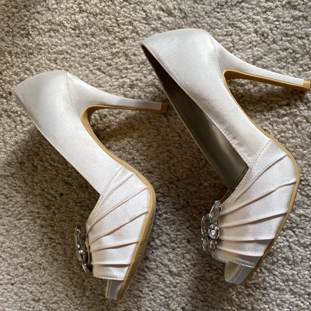White satin bling heels Size 6.5 - Image 3