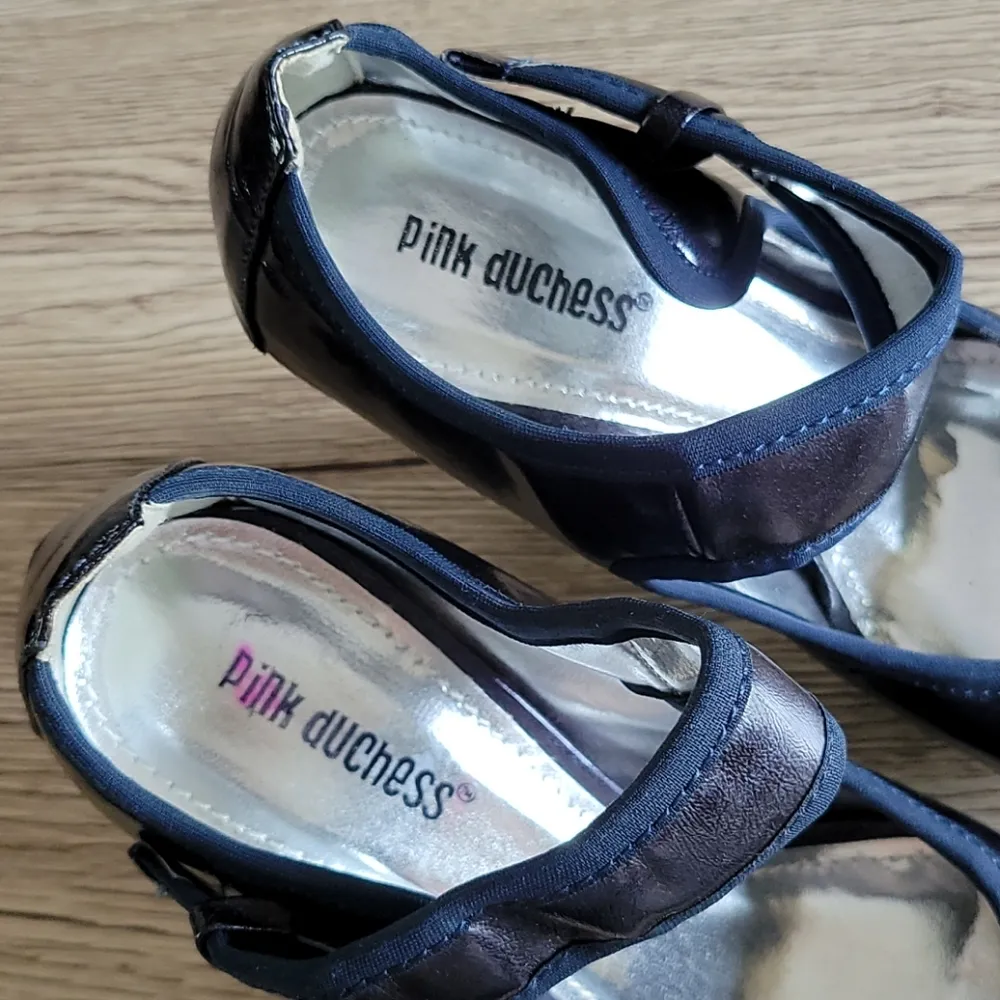 Pink Duchess blue patent mary jane platform heels size 7½ - Image 5