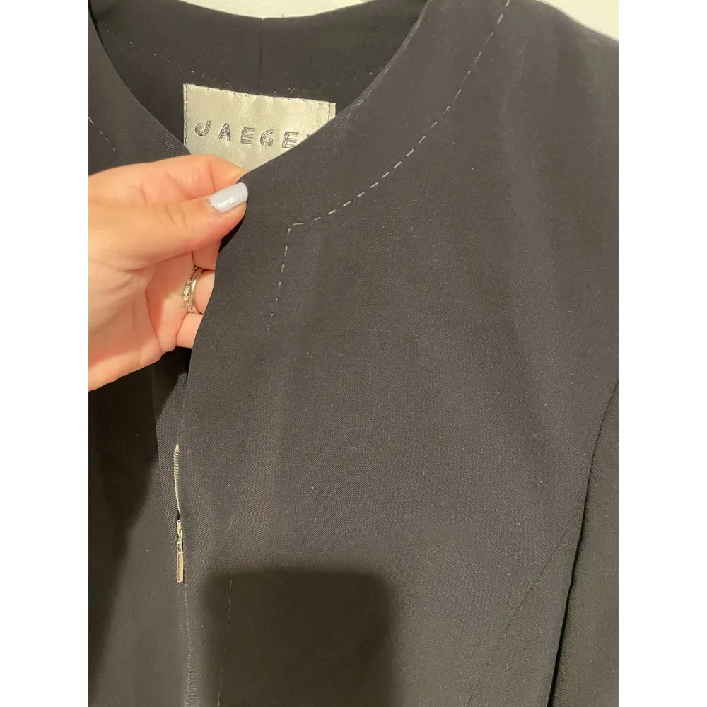 Vintage Jaeger wool black zip up coat 8/10 - Image 4