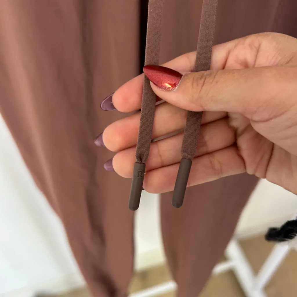 NWOT Lululemon‎ Light Weight Pants Size 2 - Image 2