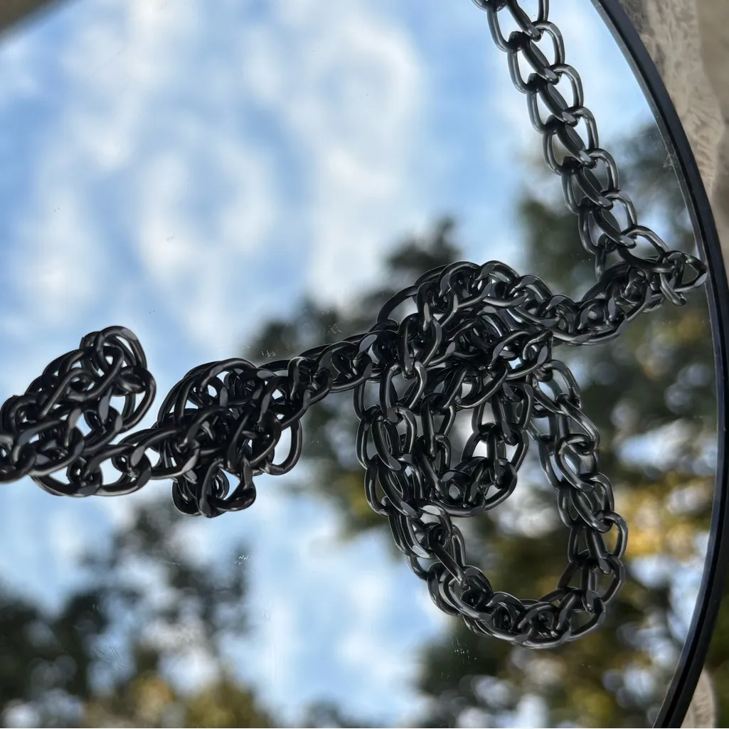 Elegant Black and Gold Clutch - Image 14