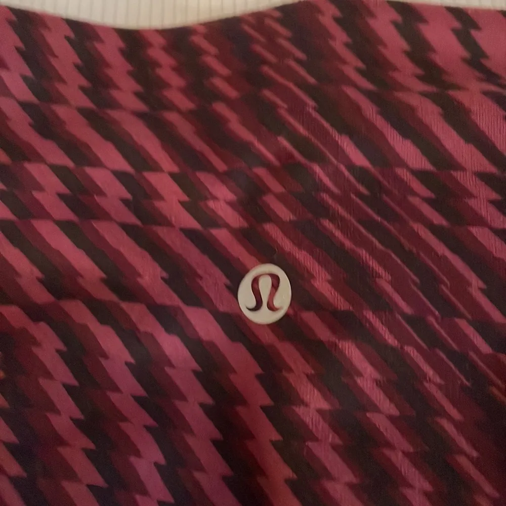 Beautiful Lululemon burgundy leggings - Image 2