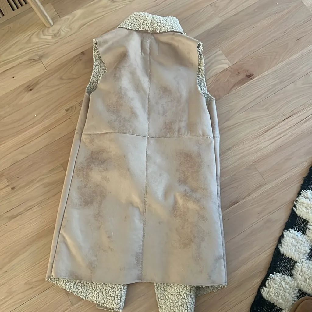 Dylan size small leather/fleece vest - Image 2