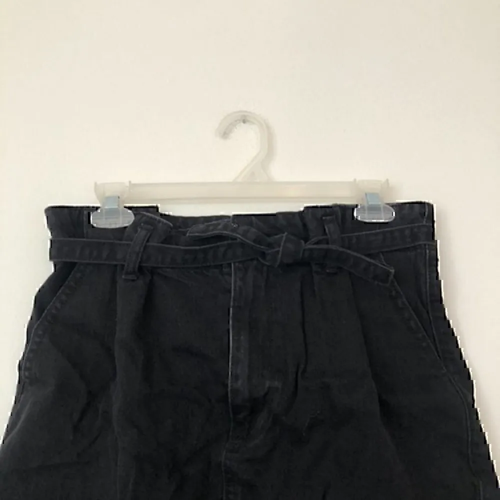 HOLLISTER Ultra High Rise Skirt Black Denim Jean High Waisted Paper Bag Mini 9 - Image 4