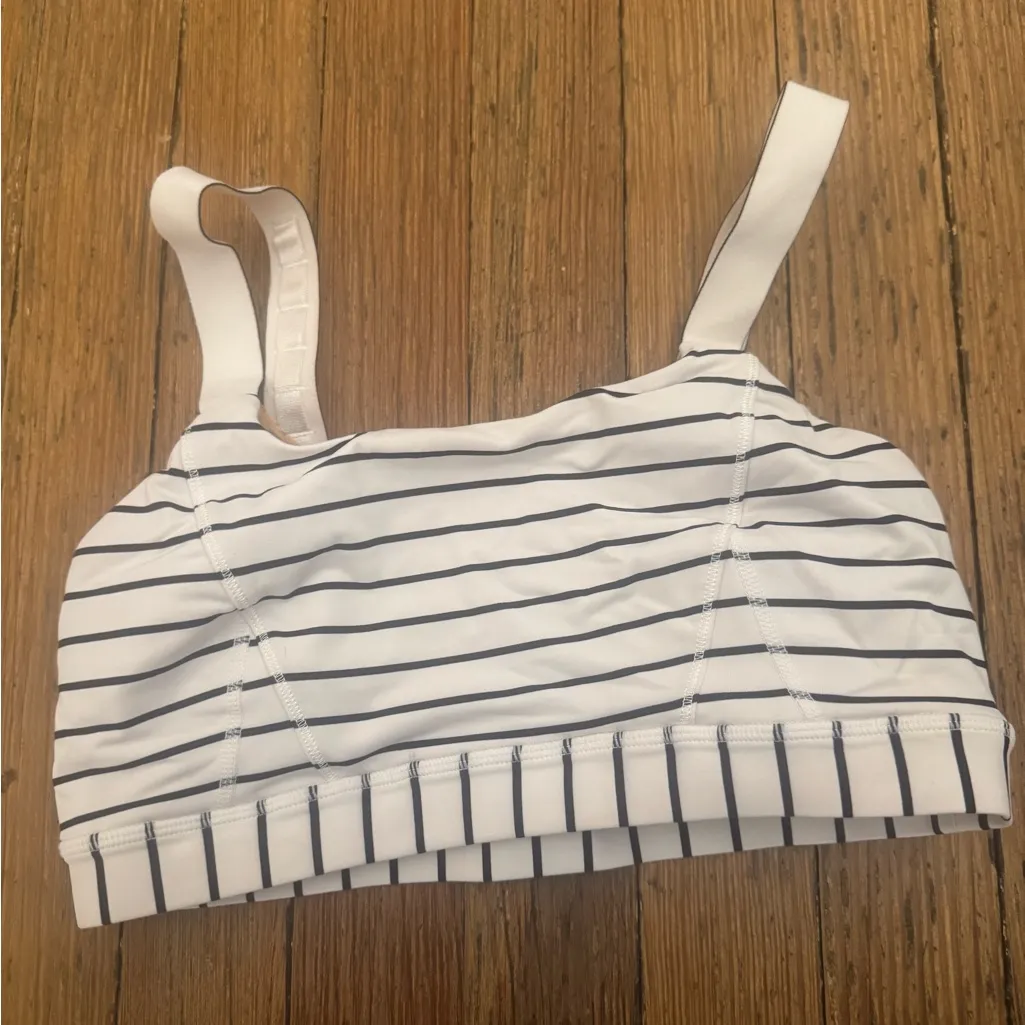 lululemon adjust me sports bra size 8 - Image 2