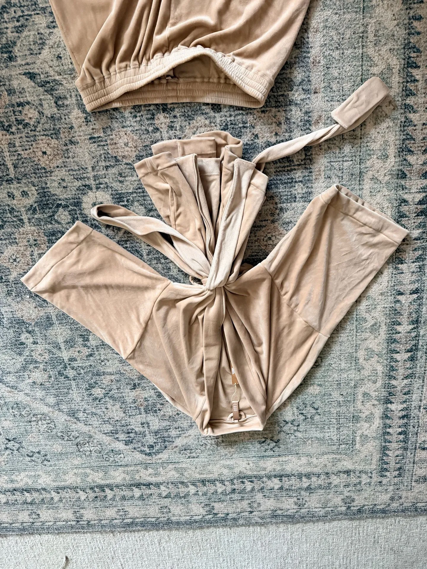 Skims velour tan nude fleece wrap robe and pants set NWT L - Image 6