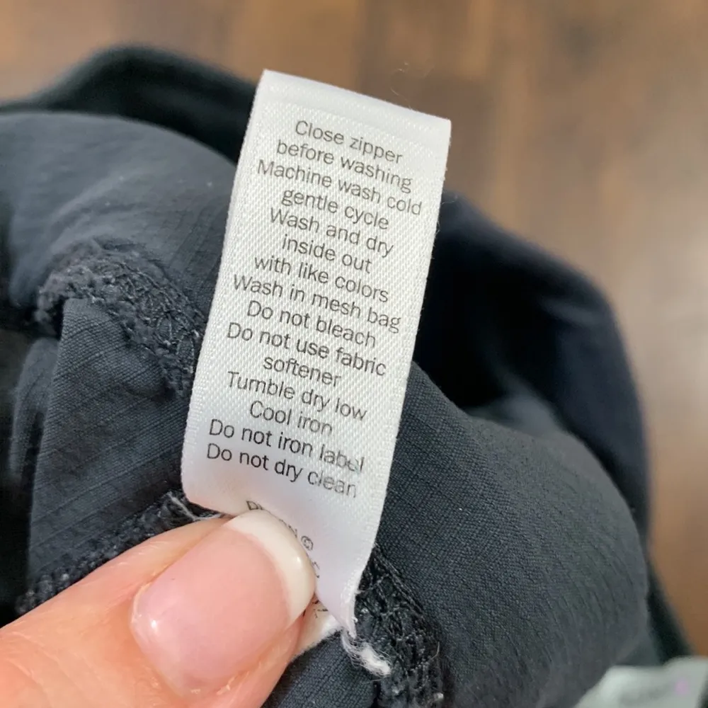 Athleta Trekkie Cropped Ripstop Hiking Gray Pants - Image 5