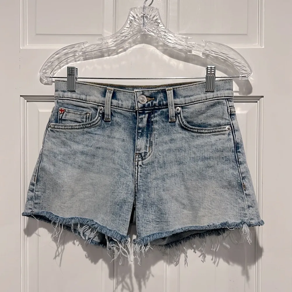 Hudson NWT Gracie Mid-Rise Cut Off Jean Short Size 25 Frayed Hem Light Wash - Image 2