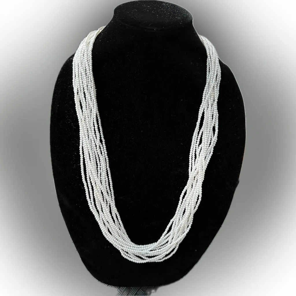 Gloria Vanderbilt Elegant White Beaded pearls Necklace 34” layered - Image 3