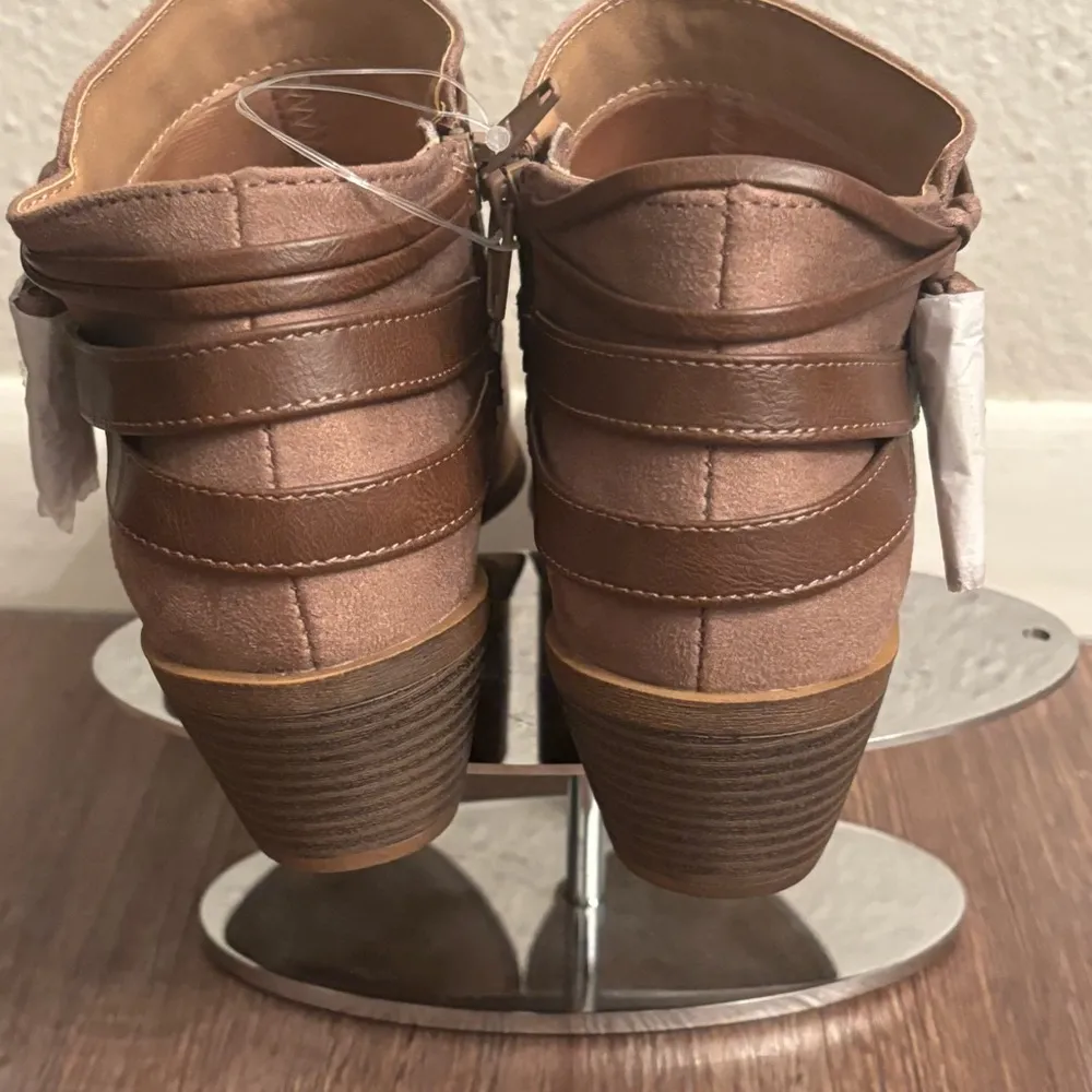 Life Stride Women's Paloma Ankle Booties Size 9.5M - Image 4