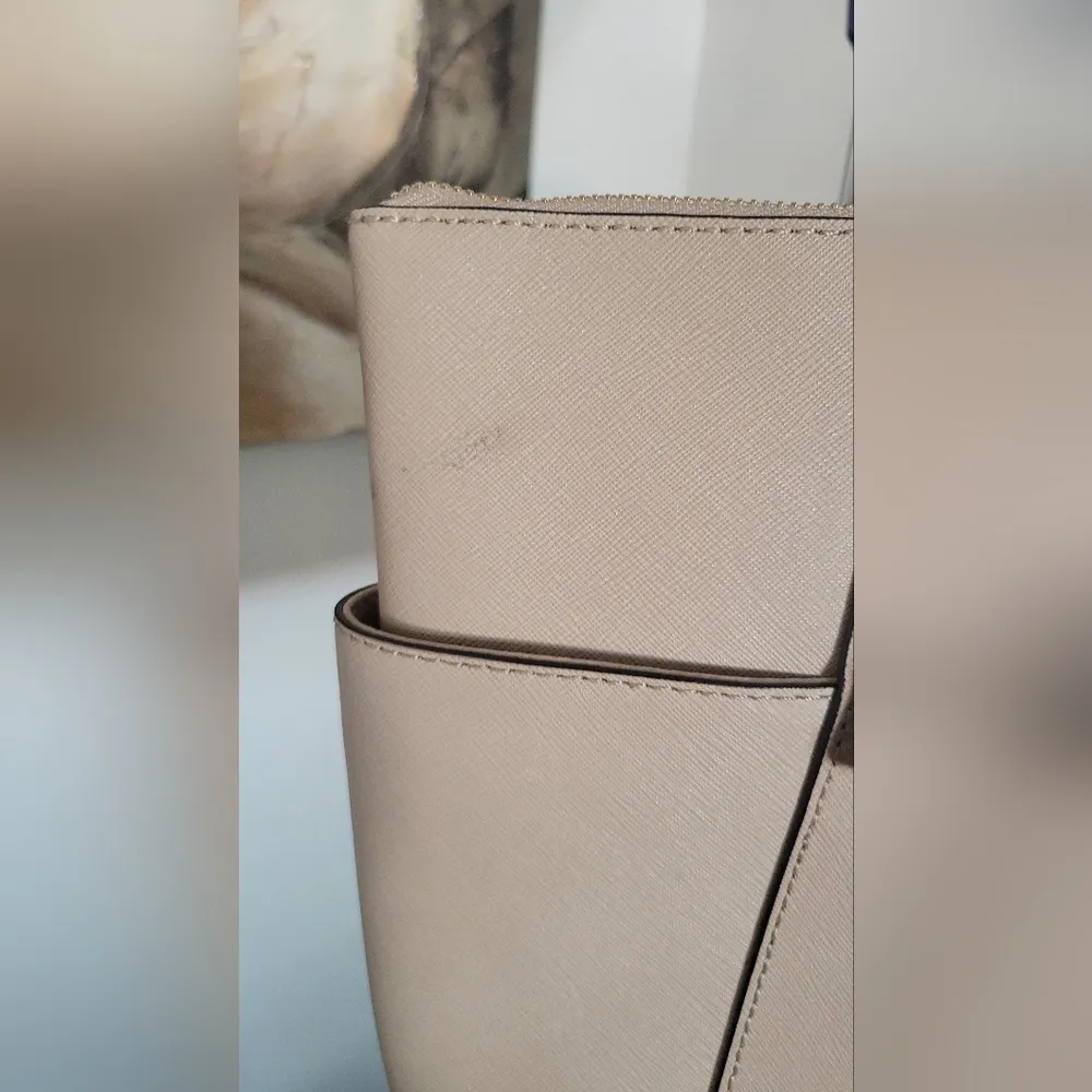 Michael Kors Jet Set Large Beige Top Zipper Tote Bag Tan - Image 5