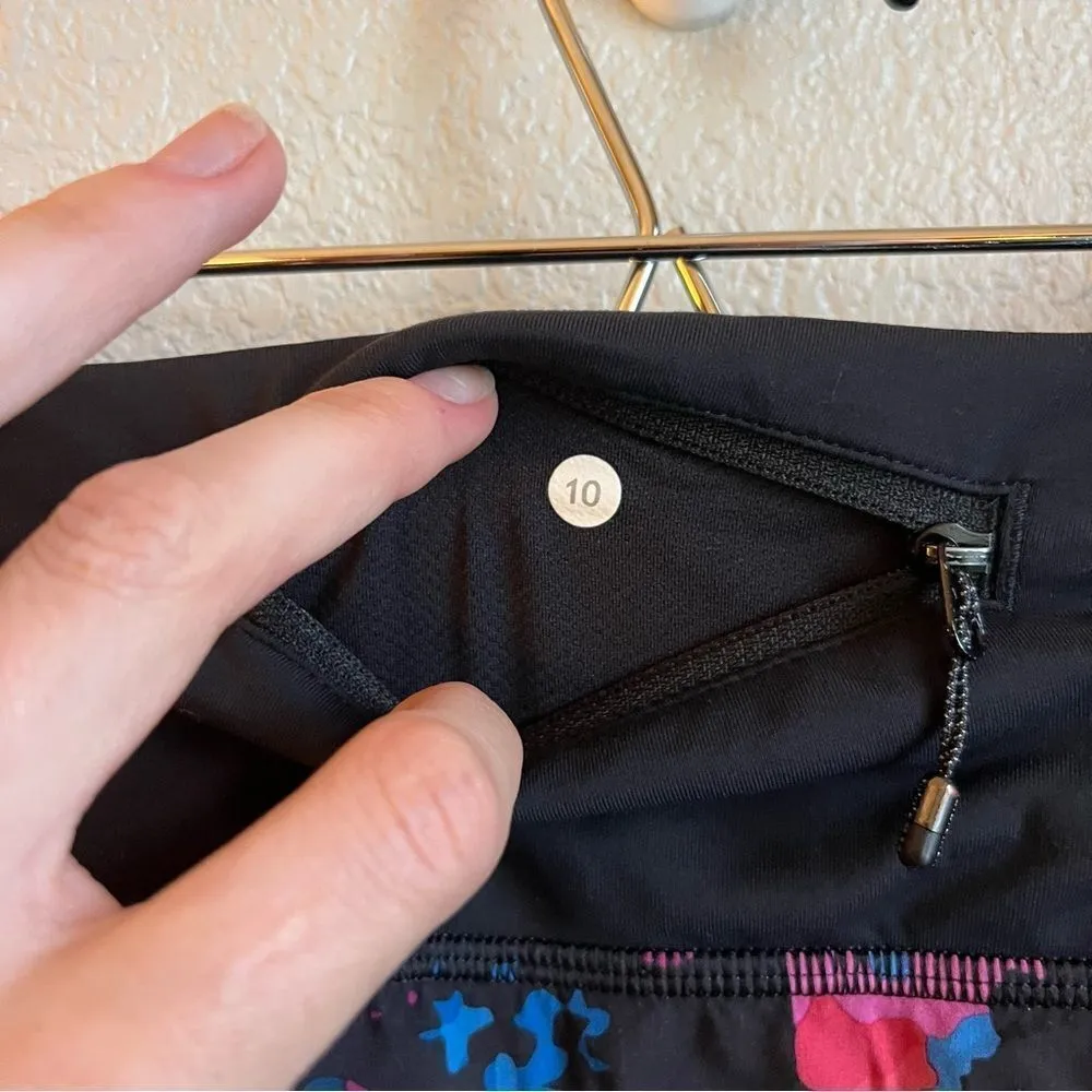 Lululemon Run Times Short (4")
Dandy Digie Multi / Black - Image 10