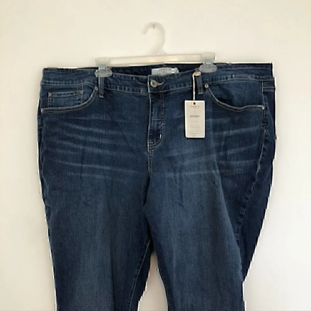 NEW NWT TORRID Plus Size Classic Skinny Jean Vintage Stretch Medium Wash 26 Reg - Image 4