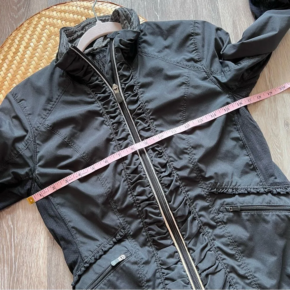 Lululemon back on Track jacket‎ Women’s Size 6 - Image 4