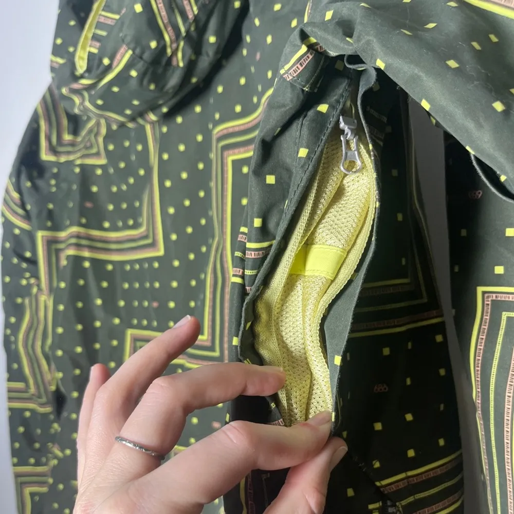686 Geometric Print Women's Ski/Snowboarding Jacket Outdoor Snow Sport Sz XS Green - Image 12