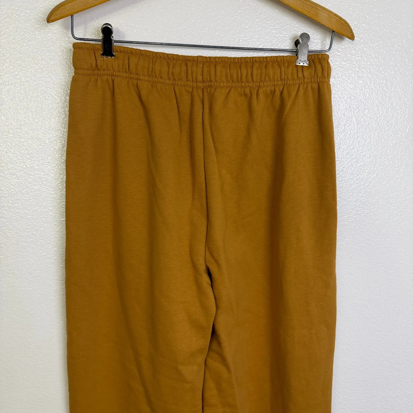 Alo Womens Accolade Sweatpants Medium Toffee Yellow Athleisure Gym Lounge NWT - Image 8