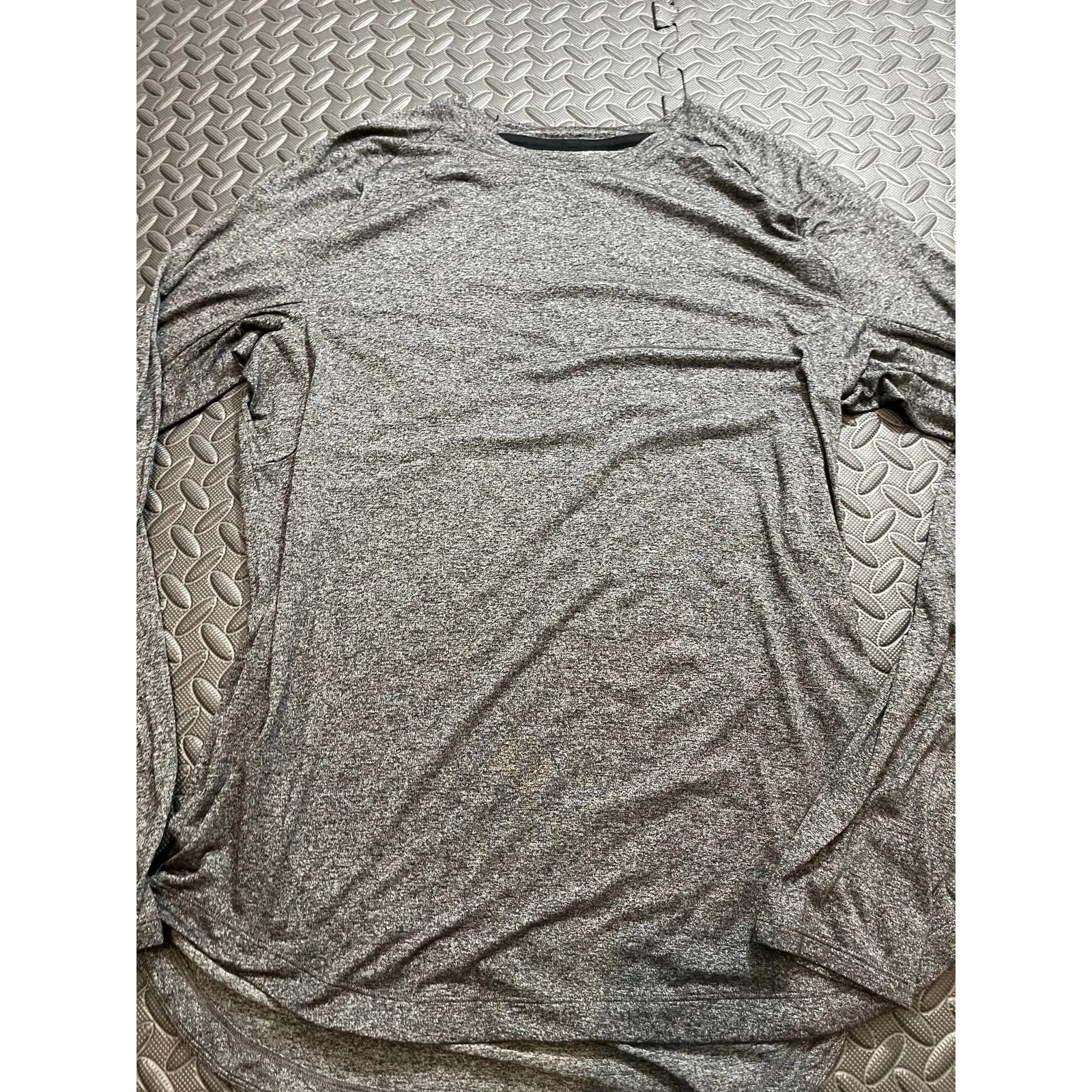 Lululemon Womens Long Sleeve Thick Shirt Athletic Performance Fits Size‎ Medium Gray - Image 2