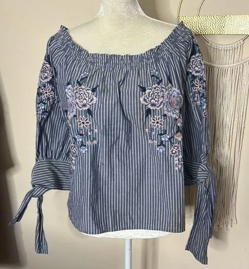 American eagle outfitters • floral embroidered top - Image 3