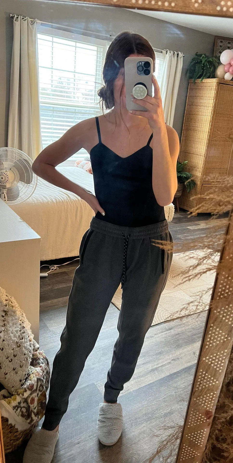 Old Navy Mens Sweatpants - Image 2