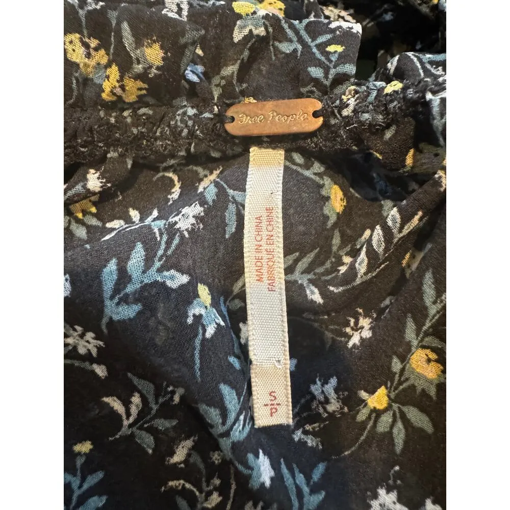 FREE PEOPLE Ma Cherie Black Floral Blouse in Size Small - Image 5