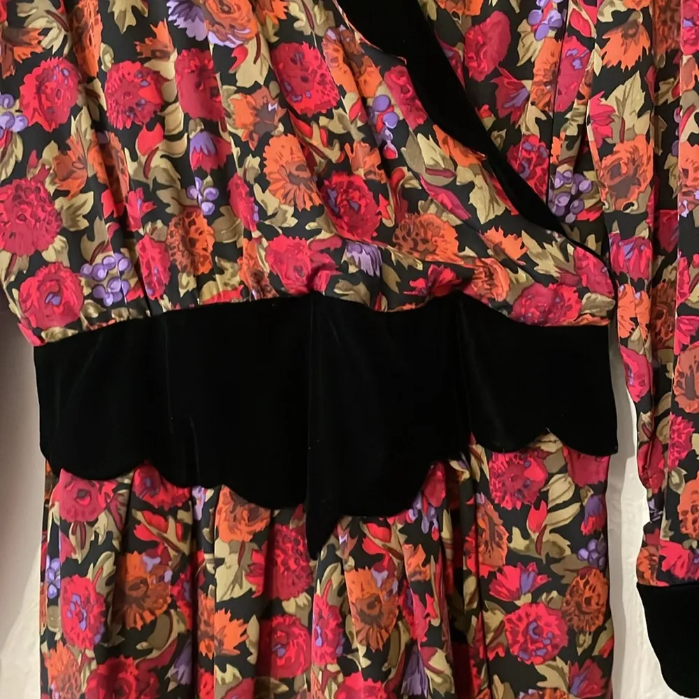 Oscar de la Renta Vintage Floral Wrap Black Accents Silk Dress Size 6 - Image 6