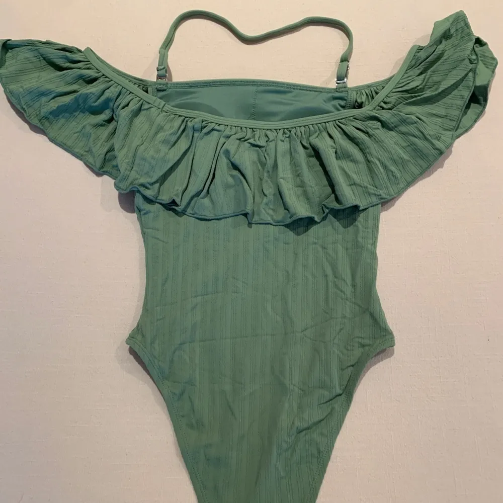 NWT CUPSHE Green Ribbed Off the Shoulder Ruffle One Piece Swimsuit Size Small - Image 5